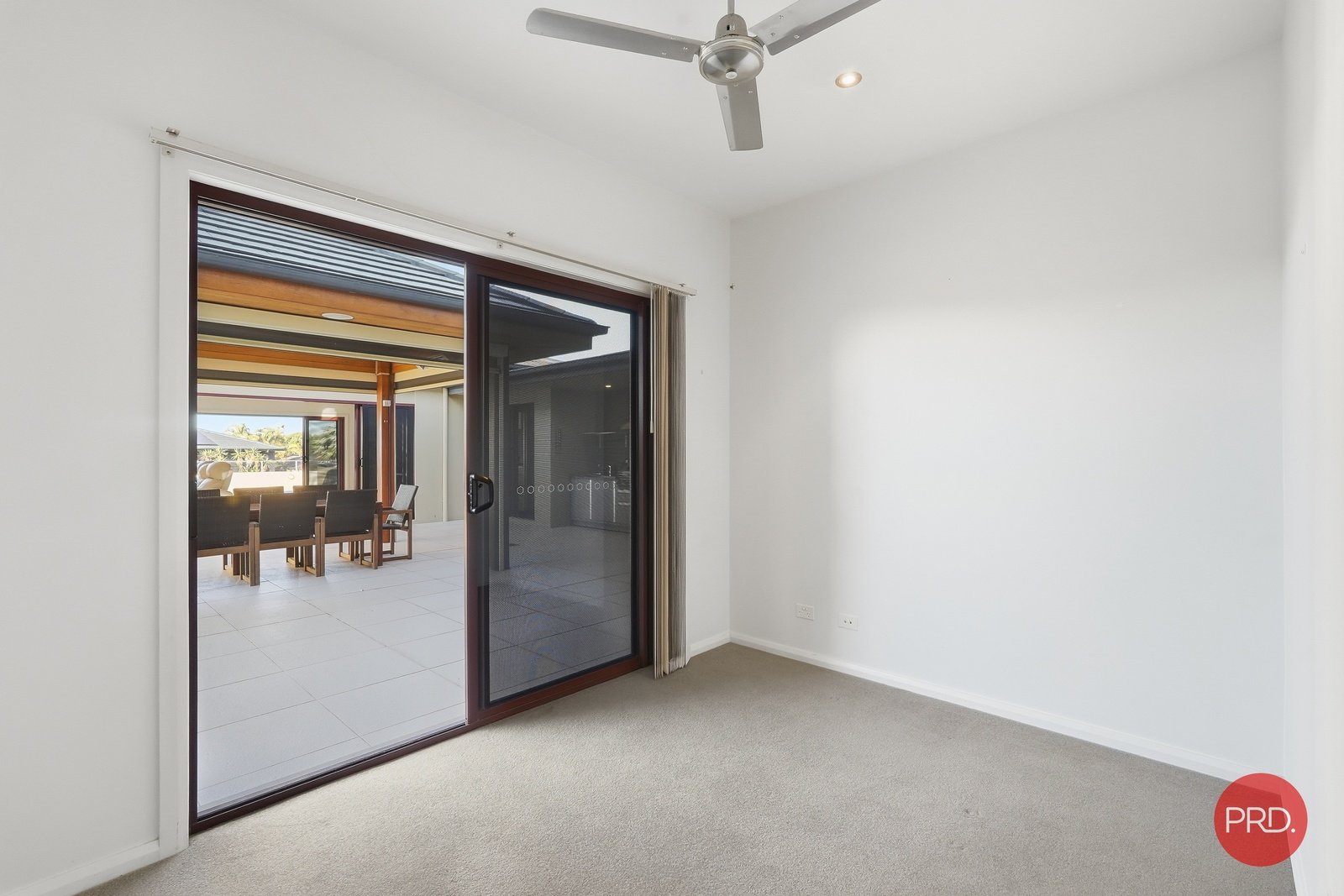 7 San Simeon Circuit SAPPHIRE BEACH 29