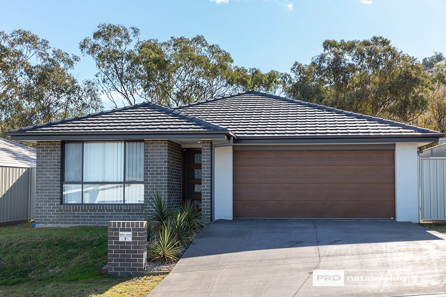 7 Scarborough Close TAMWORTH 1