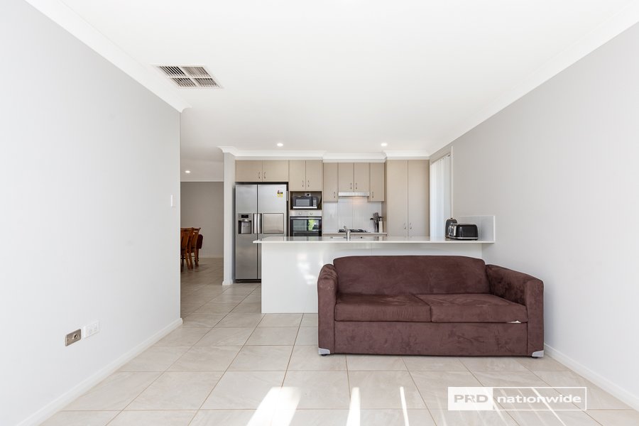 7 Scarborough Close TAMWORTH 10