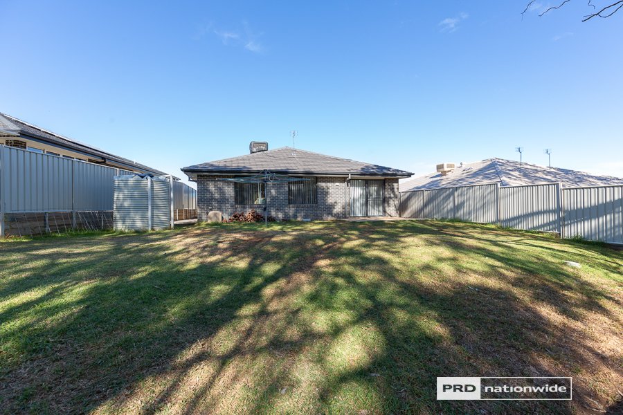 7 Scarborough Close TAMWORTH 19