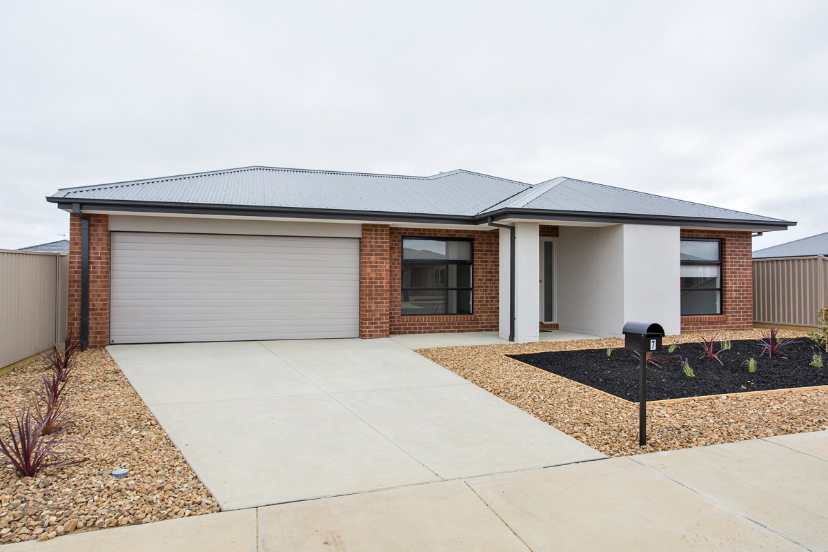 Photos: 7 Spoonbill Avenue