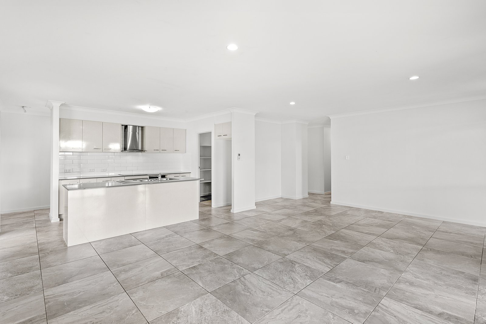 7 Spritsail Crescent CANNONVALE 5