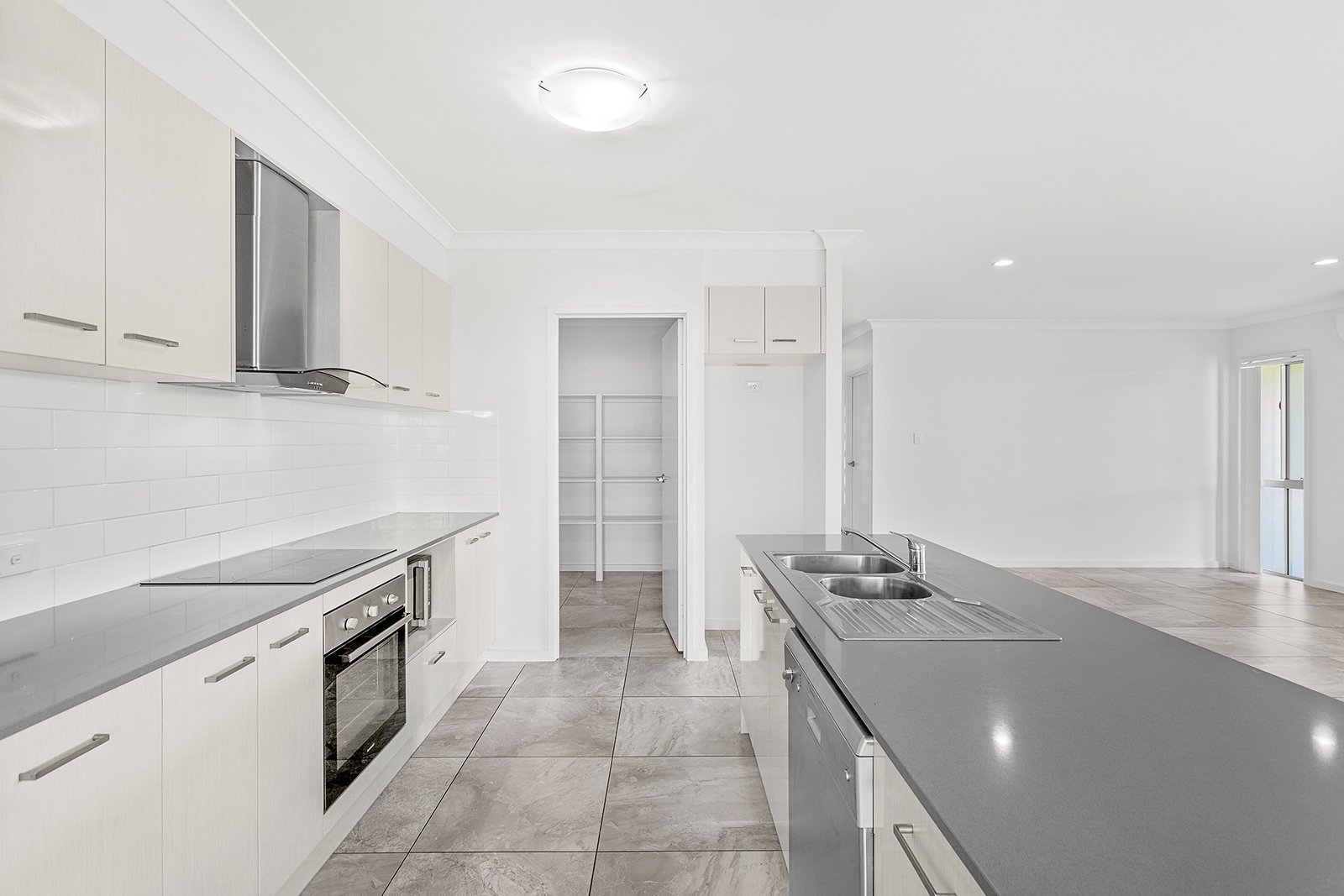 7 Spritsail Crescent CANNONVALE 6