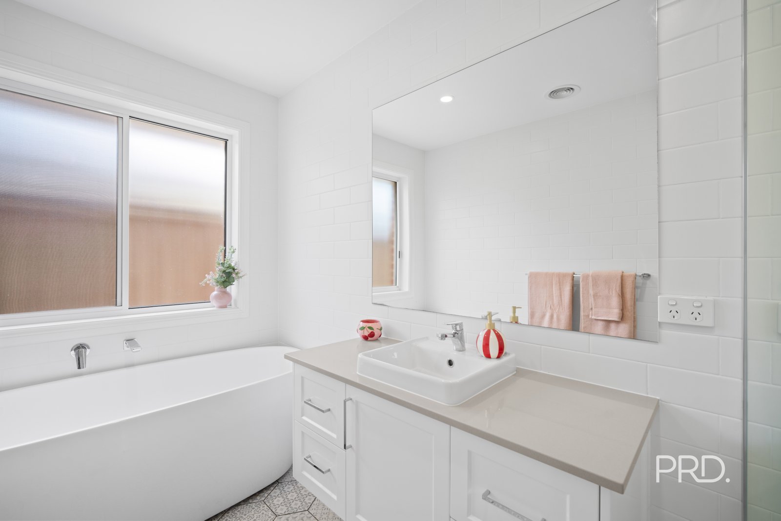 7 Sturrock Drive BOOROOMA 12