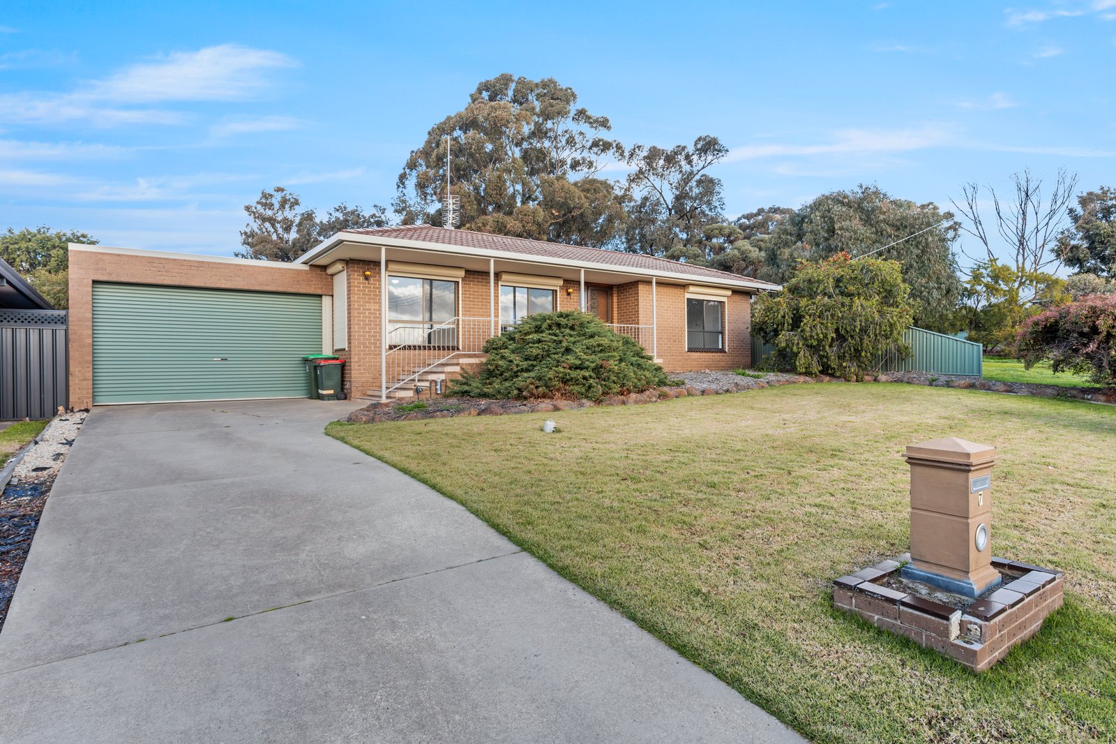 7 Summit Drive KENNINGTON 2