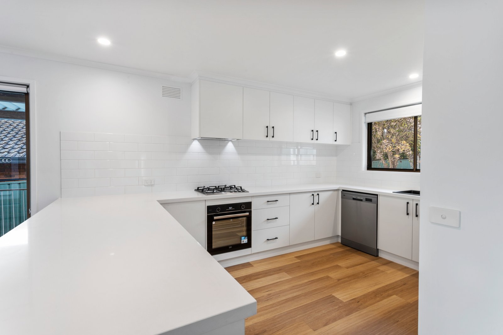 7 Summit Drive KENNINGTON 3
