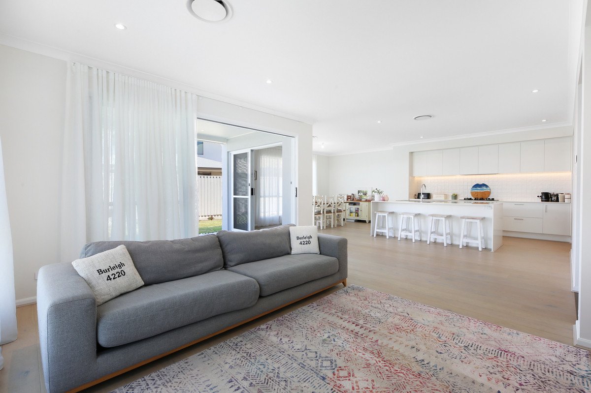 7 Suncove Court Burleigh Heads 13