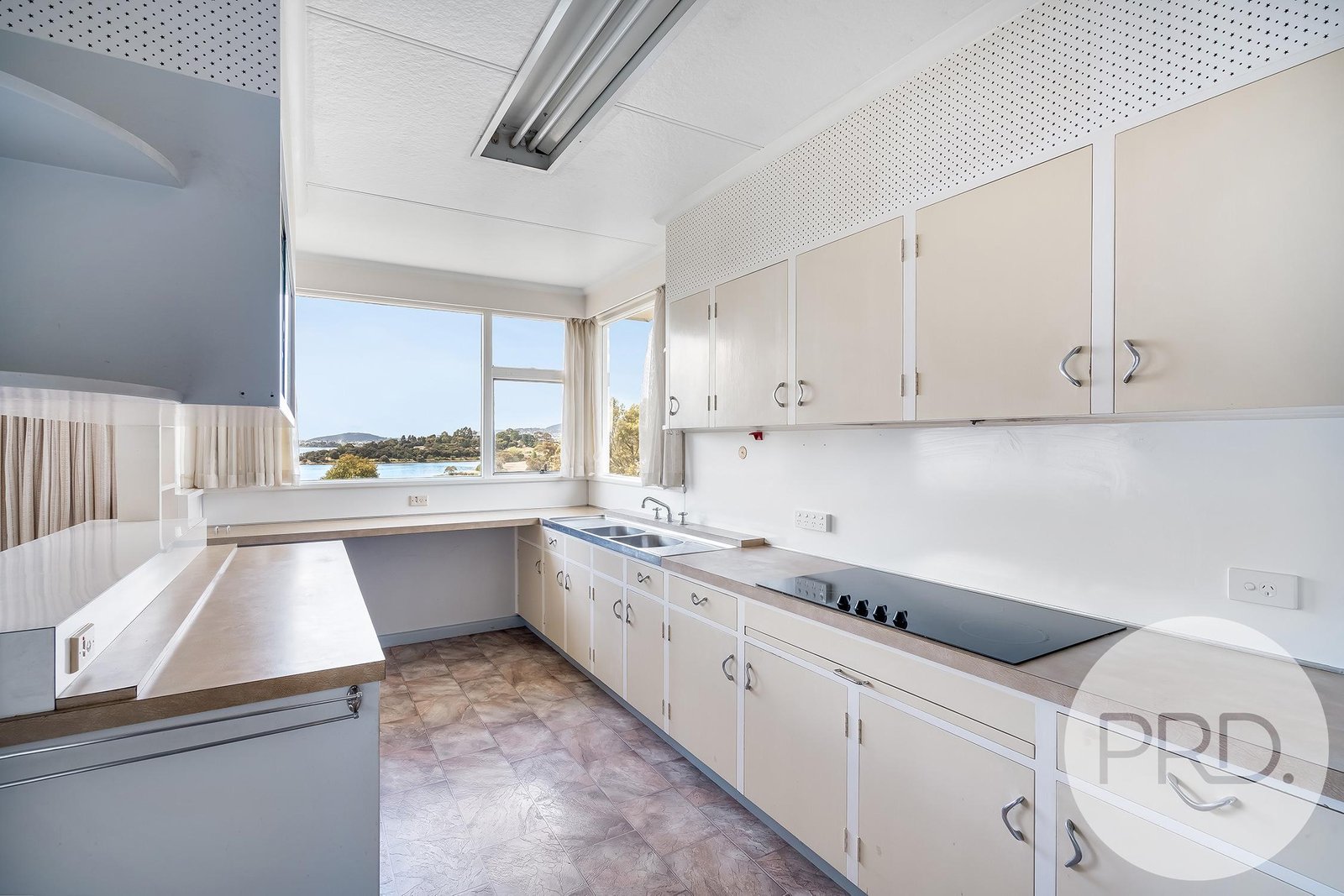 7 Tamara Court BERRIEDALE 12