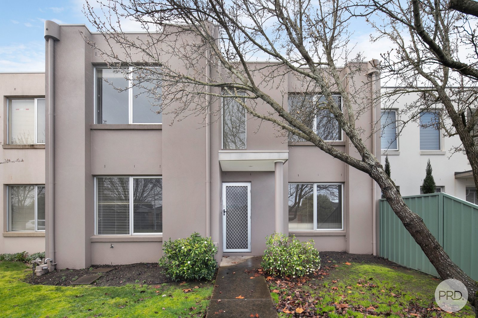 7 Taunton Place LAKE GARDENS 1