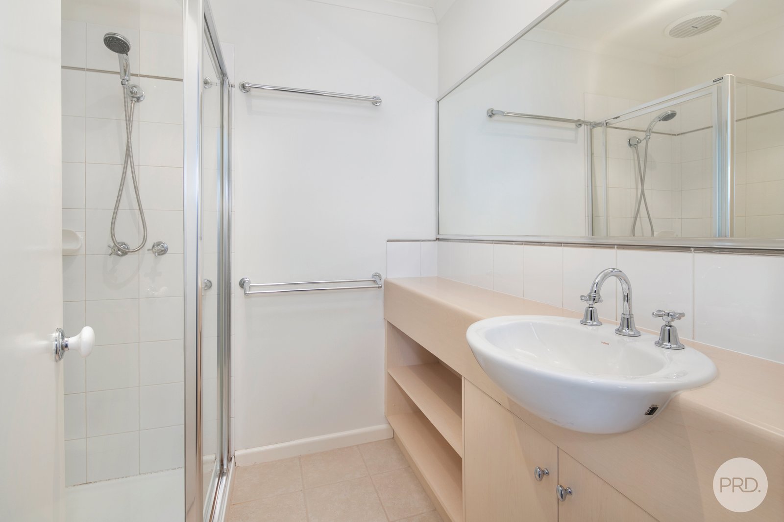 7 Taunton Place LAKE GARDENS 4