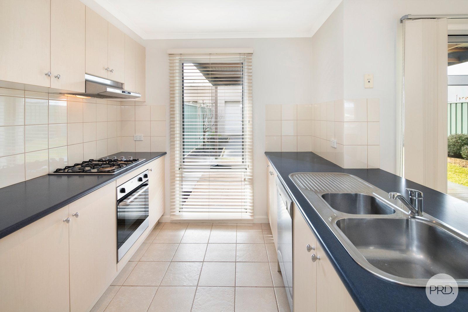7 Taunton Place LAKE GARDENS 6
