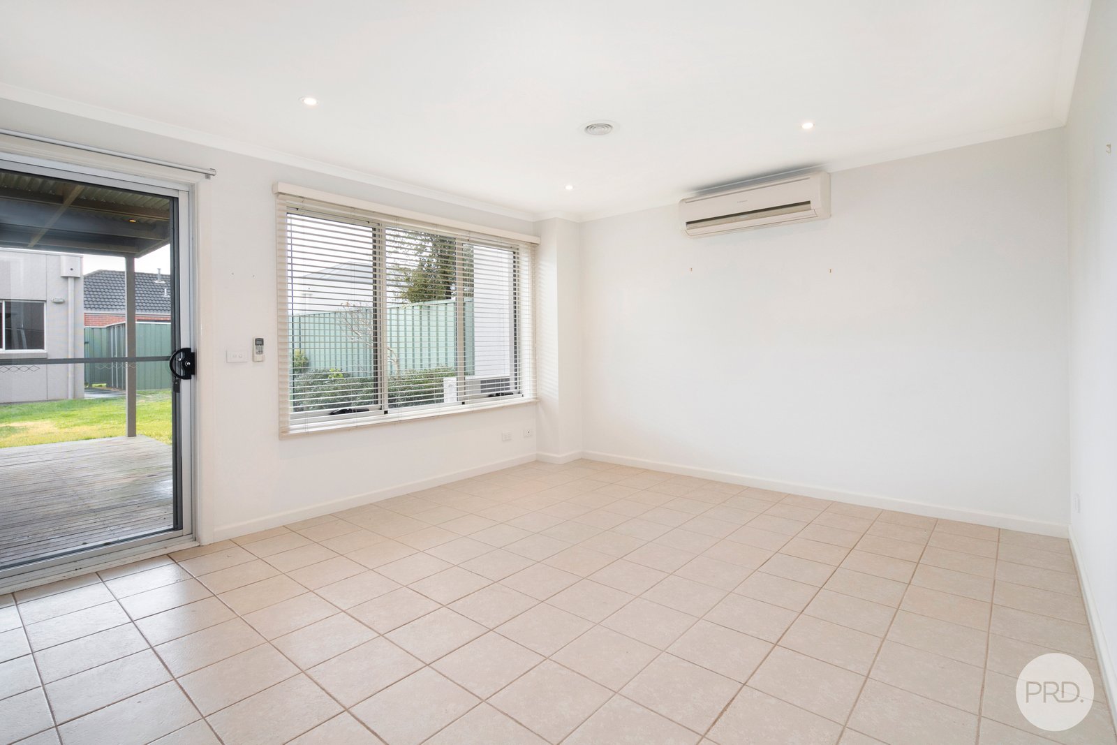 7 Taunton Place LAKE GARDENS 9