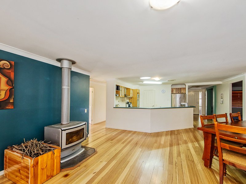 7 Thornbill Grove THORNTON 8
