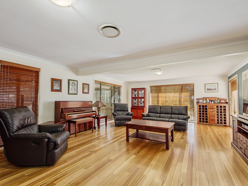 7 Thornbill Grove THORNTON 11