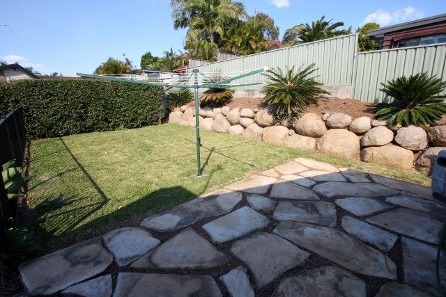 7 Tibor Court ASHMORE 8