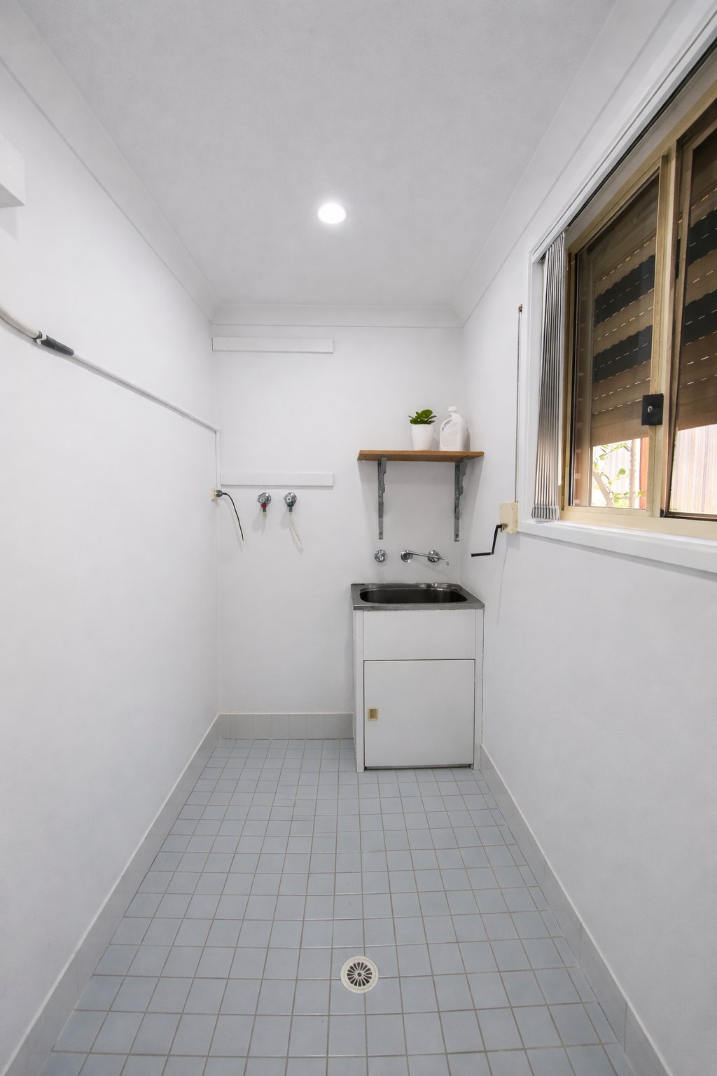 7 Topnot Ave  HINCHINBROOK 9