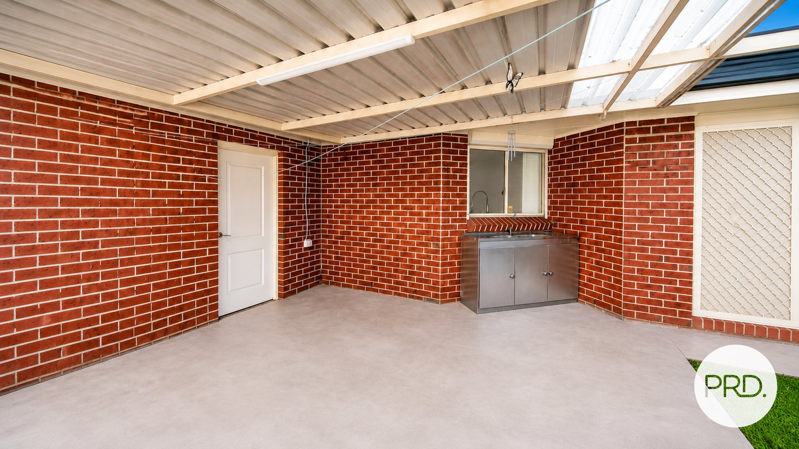 7 Topnot Ave  HINCHINBROOK 9