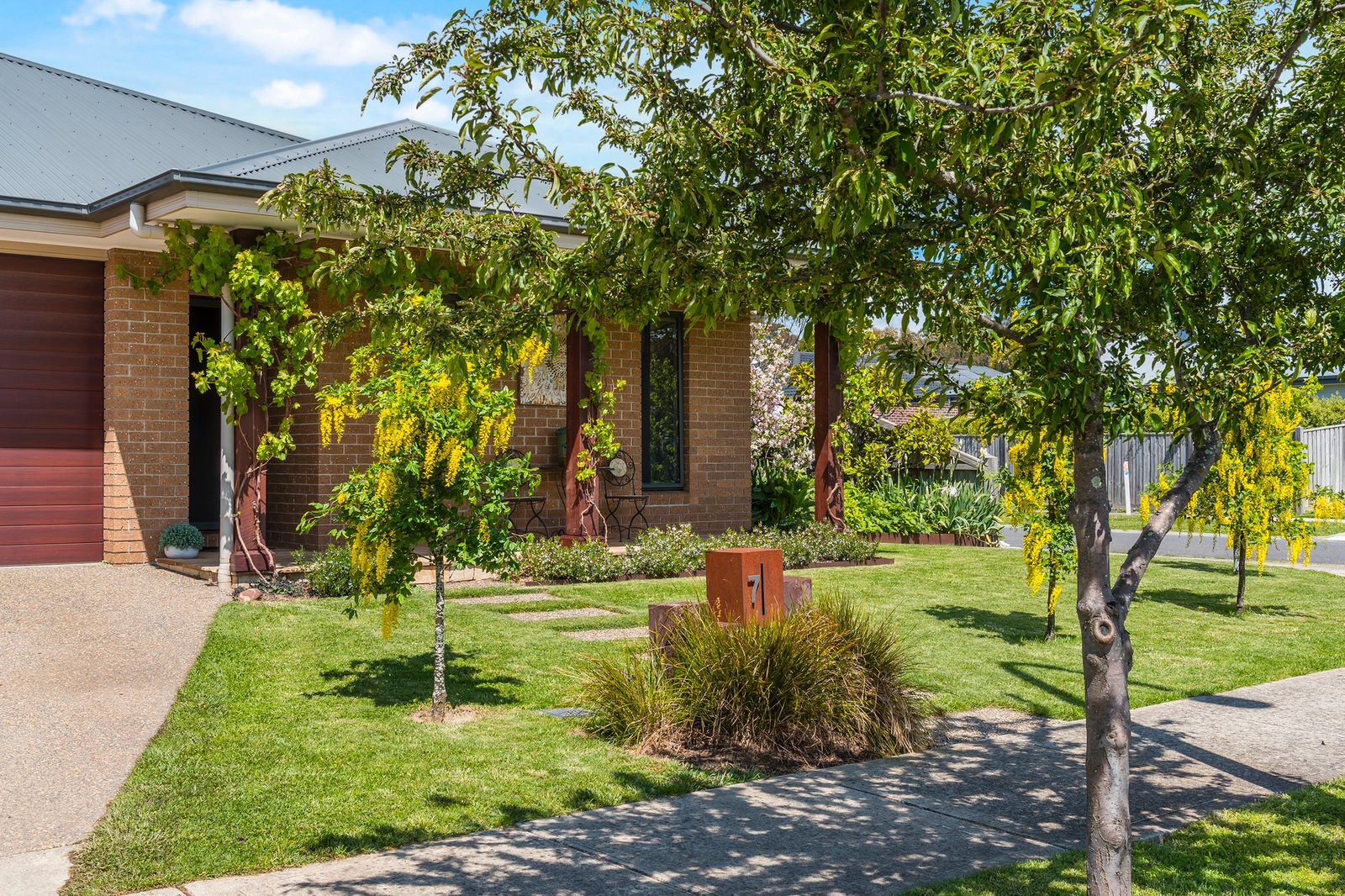 Real Estate and Property in 7 Tributary Way, Woodend, VIC
