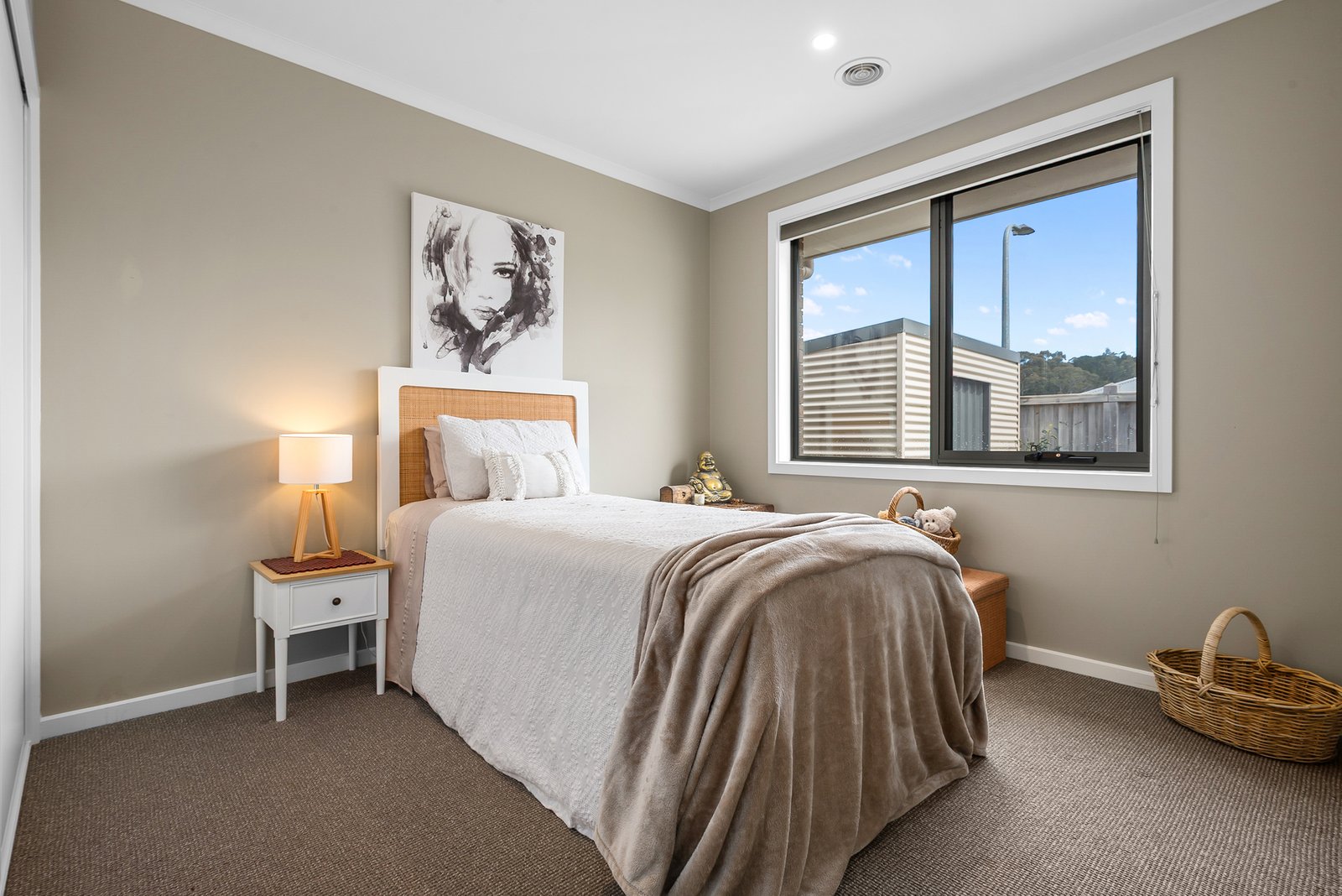 Real Estate and Property in 7 Tributary Way, Woodend, VIC