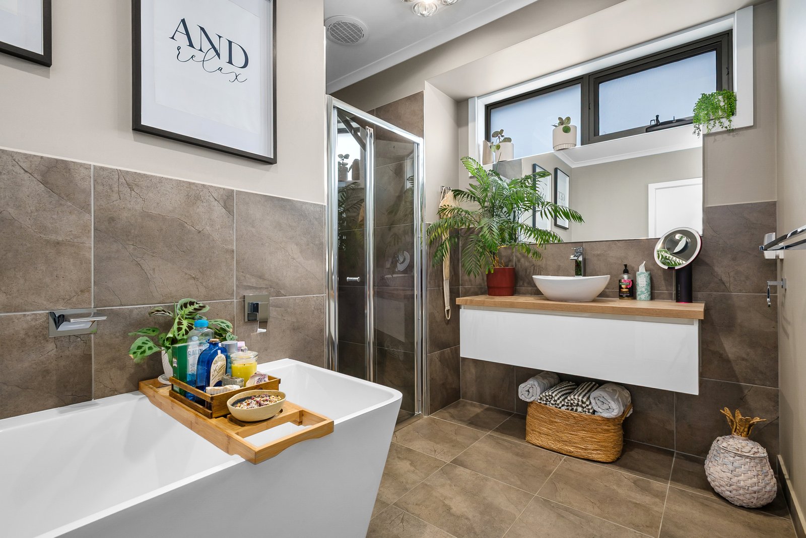 Real Estate and Property in 7 Tributary Way, Woodend, VIC