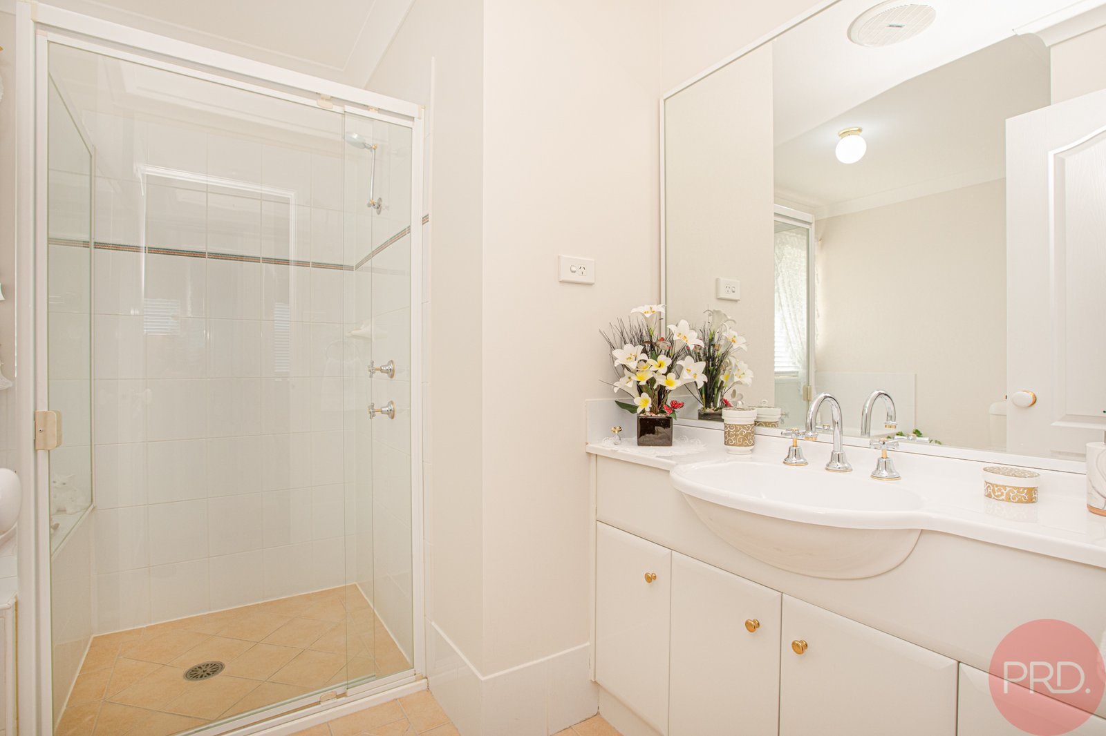 7 Tristania Court THORNTON 12