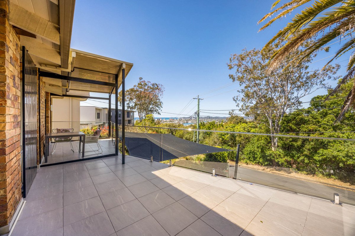 7 Vantage Point Drive Burleigh Heads 21