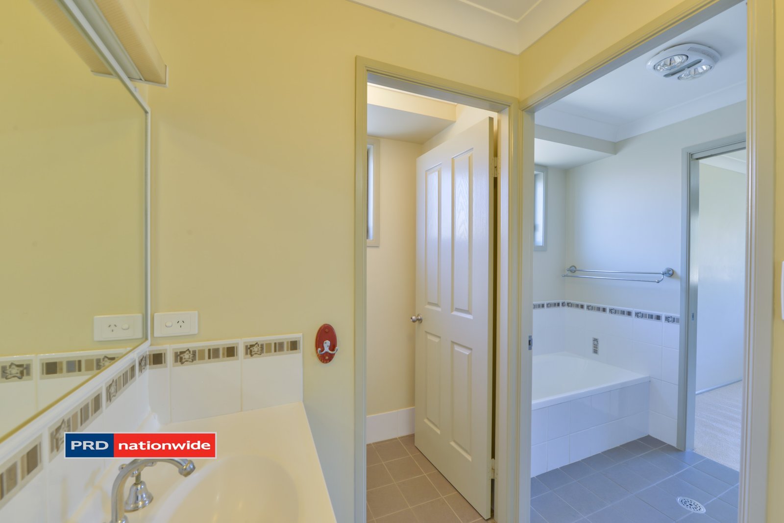 7 Warburton Drive TAMWORTH 8