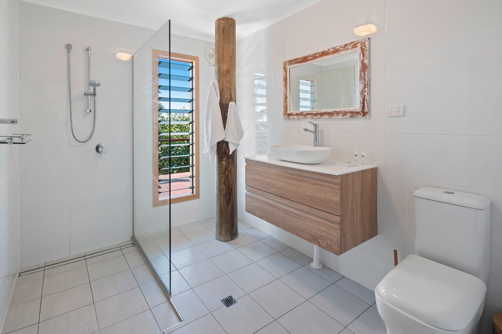 7 Warrain Street SHUTE HARBOUR 17