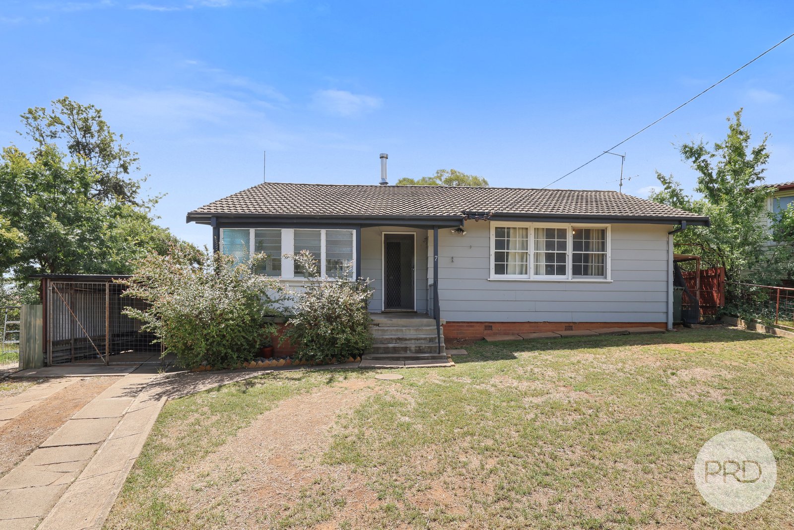 7 Westow Crescent TAMWORTH 1