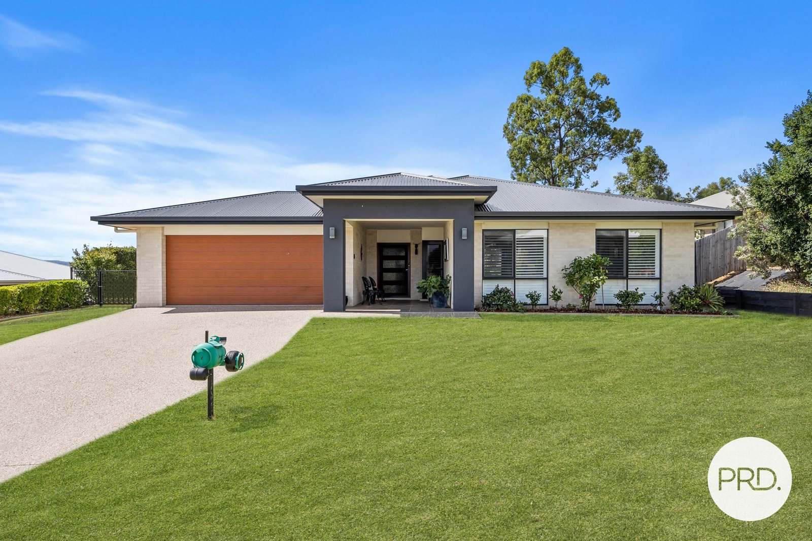 7 Woodside Drive GATTON 1