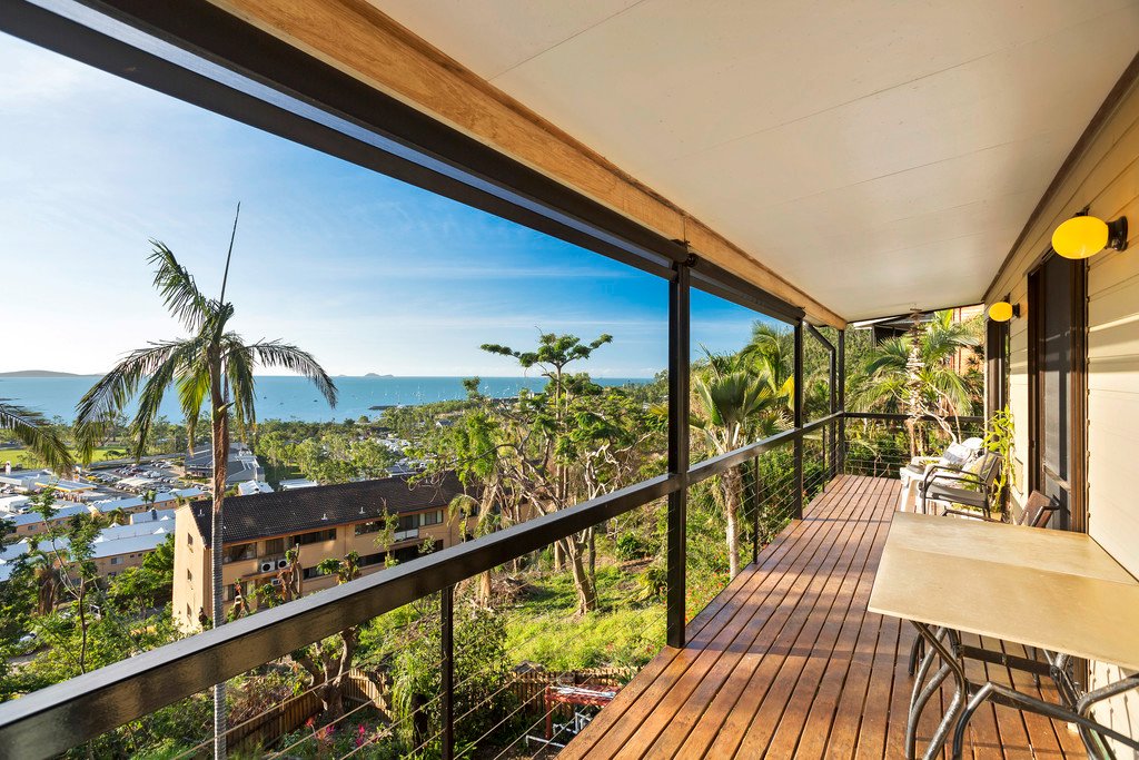 7 Woodwark Crescent CANNONVALE 9