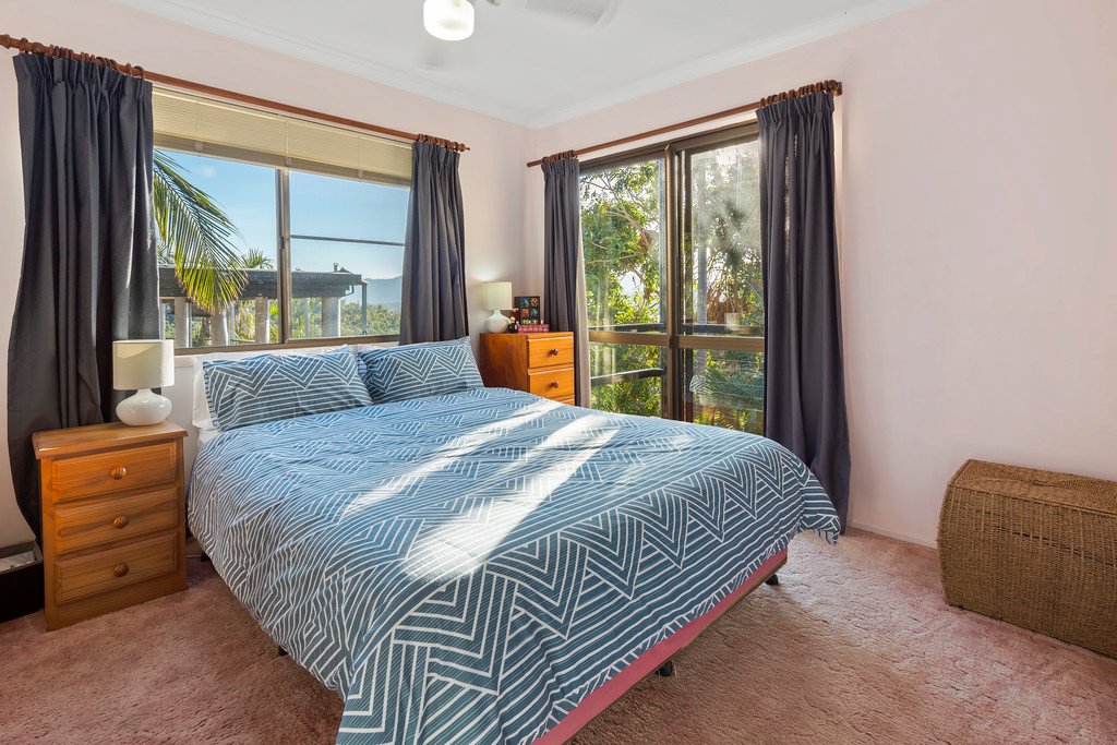 7 Woodwark Crescent CANNONVALE 12