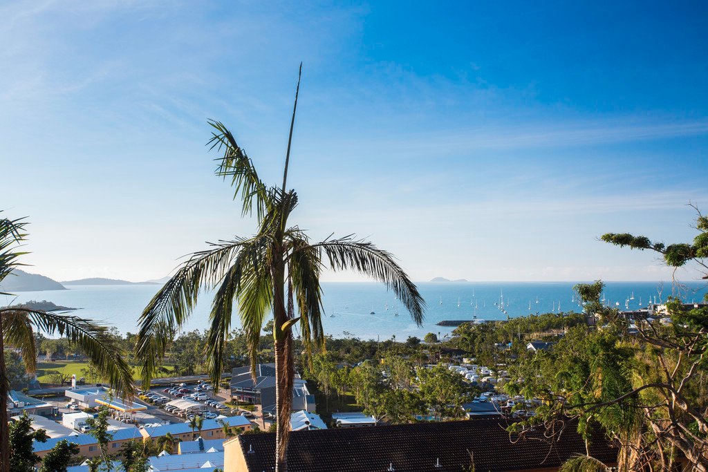 7 Woodwark Crescent CANNONVALE 13