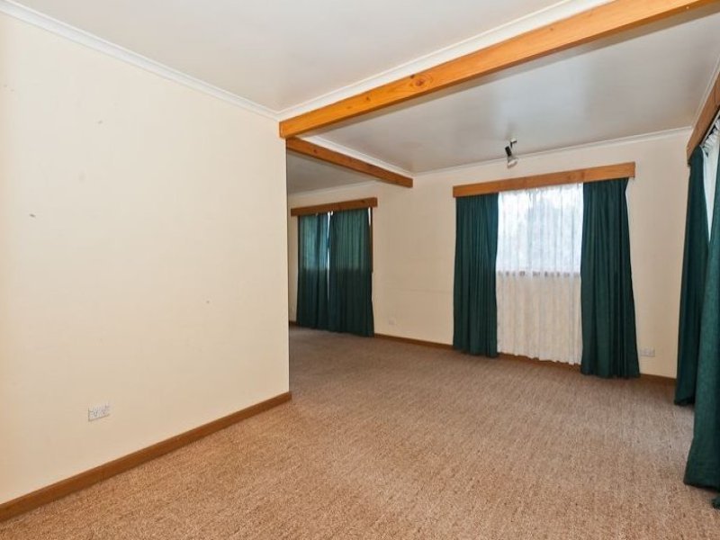 7 Wyralla Court AUSTINS FERRY 6