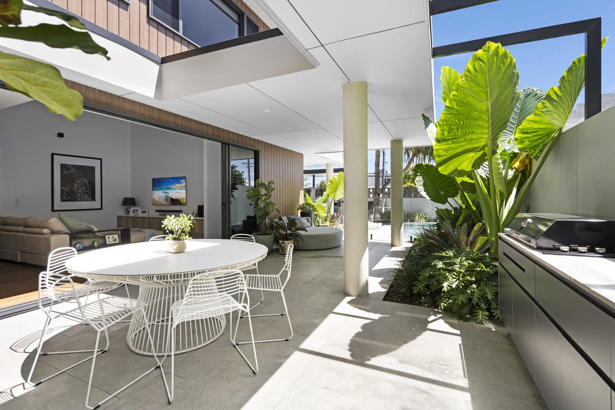 70 Acanthus Avenue Burleigh Heads 1