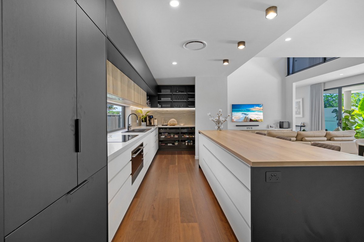 70 Acanthus Avenue Burleigh Heads 9