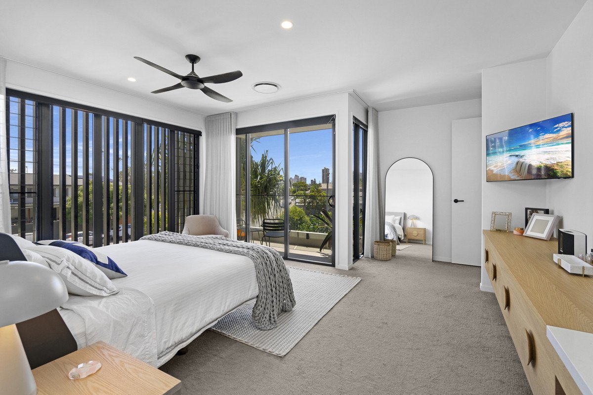 70 Acanthus Avenue Burleigh Heads 11