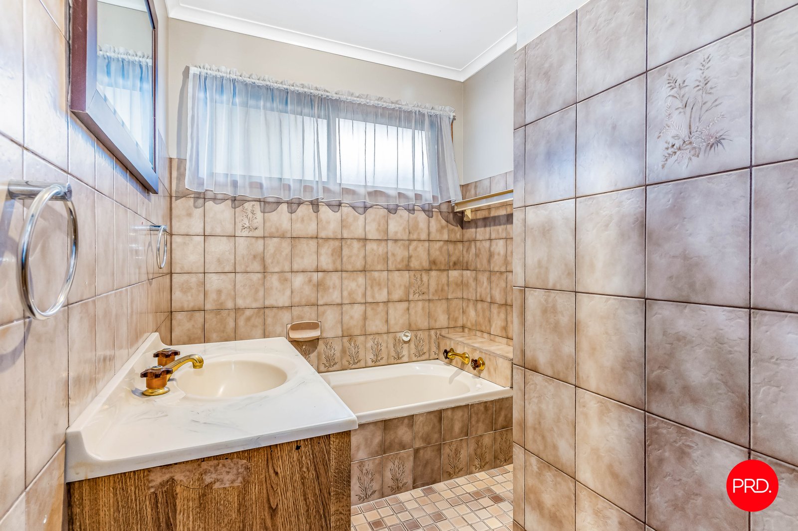 70 Bennett  LONG GULLY 13