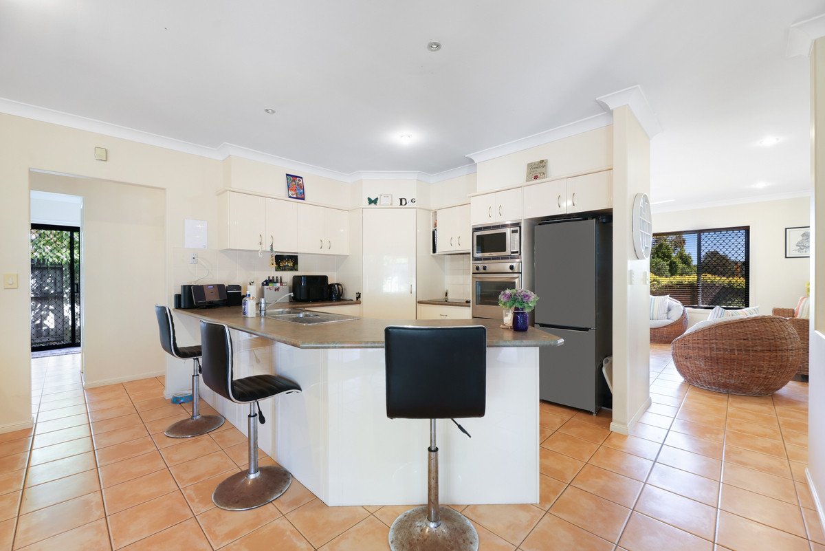 70 Coronet Crescent Burleigh Waters 4