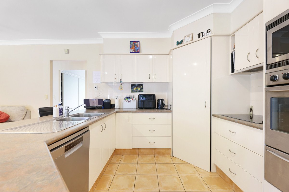 70 Coronet Crescent Burleigh Waters 5