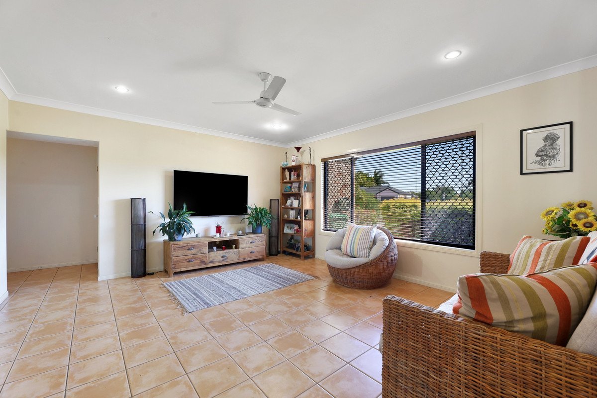 70 Coronet Crescent Burleigh Waters 8