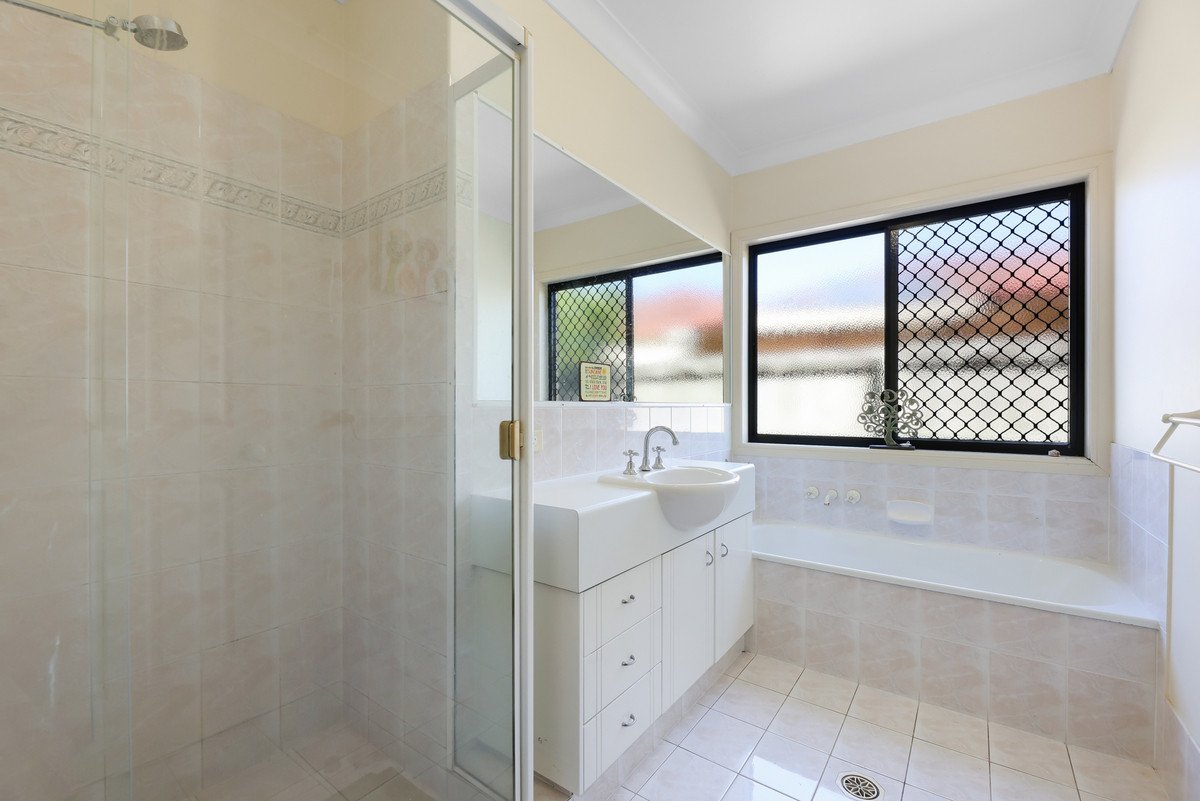 70 Coronet Crescent Burleigh Waters 16