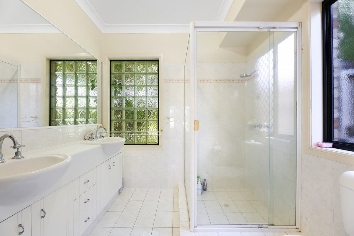 70 Coronet Crescent Burleigh Waters 18