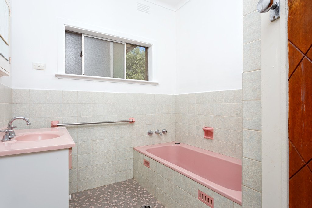 70 Grove Street KOORINGAL 4