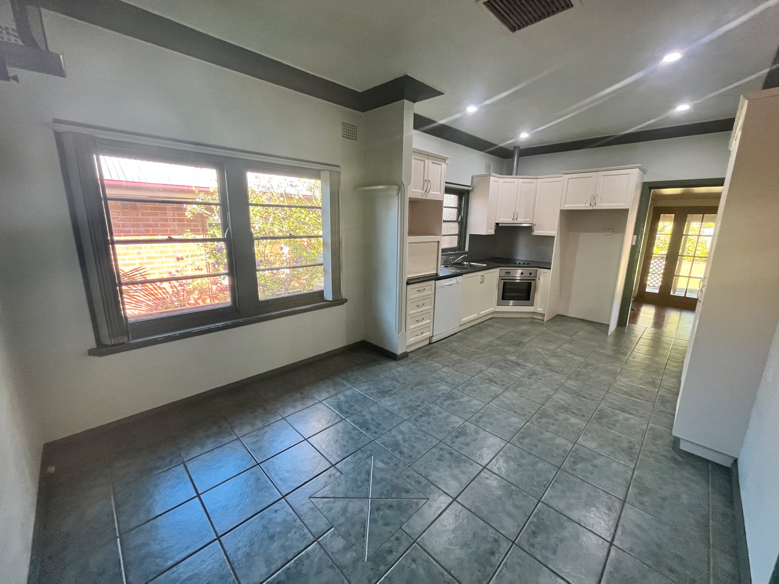 70 Mathews Street TAMWORTH 4