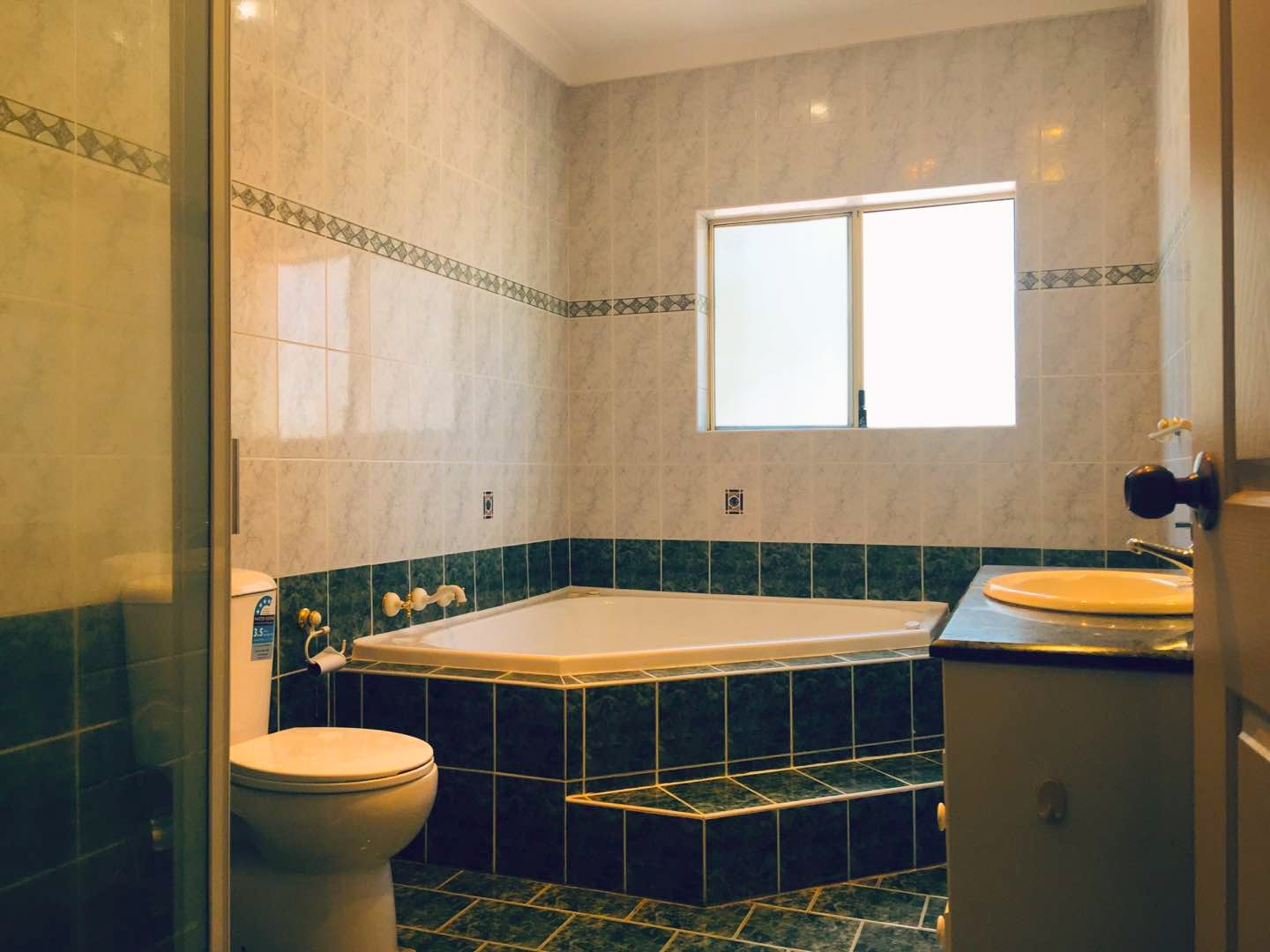 70 Moore St  HURSTVILLE 5