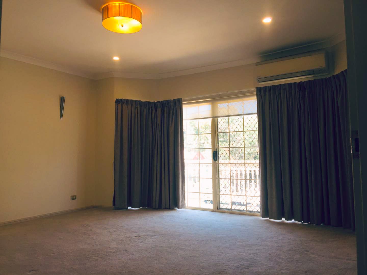 70 Moore St  HURSTVILLE 8