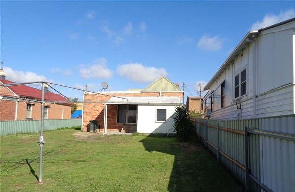 70 Russell Street TUMUT 6