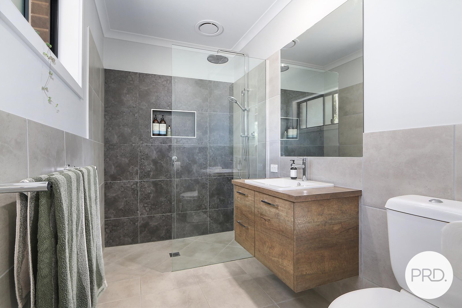 70 Stockman Circuit THURGOONA 8