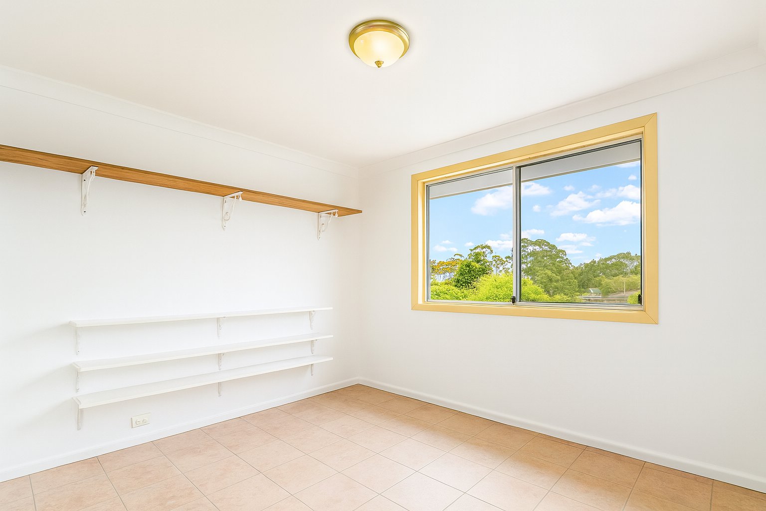 70 Webster Road LURNEA 9